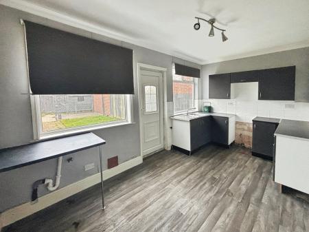 2 bedroom Terraced House for sale in Balmoral Avenue, Hull, HU6