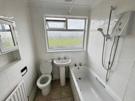 2 bedroom Terraced House for sale in Balmoral Avenue, Hull, HU6