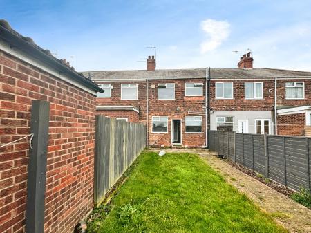 2 bedroom Terraced House for sale in Balmoral Avenue, Hull, HU6