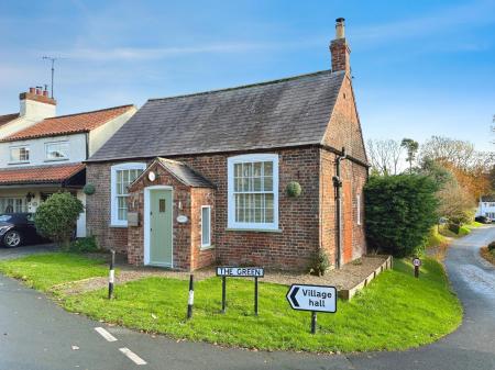 2 bedroom Character Property to let in The Green, Driffield, YO25