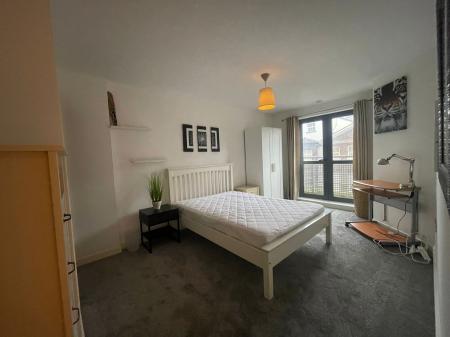 2 bedroom Flat to let in 55 Queens Dock Avenue, City centre, Hull, HU1