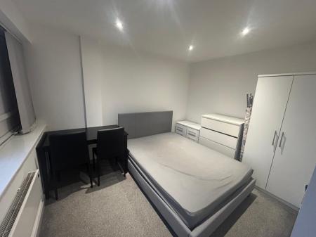 1 bedroom Flat to let in Paragon Street, City centre, Hull, HU1