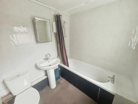 2 bedroom End of terrace house for sale in Carrington Avenue, Hull, HU5