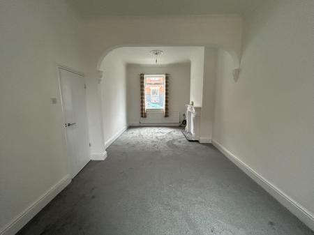 2 bedroom Terraced House to let in Division Road, Hull, HU3