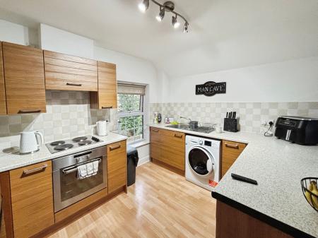 2 bedroom Flat for sale in Dunsley House, Hessle Road, Hull, HU4