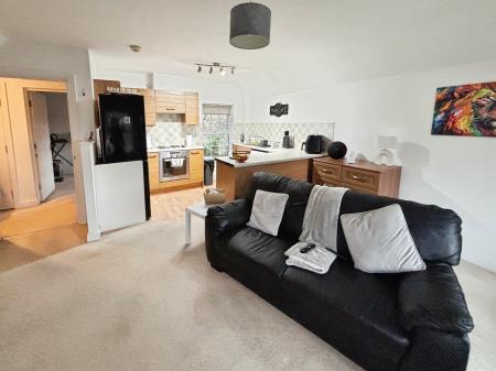 2 bedroom Flat for sale in Dunsley House, Hessle Road, Hull, HU4