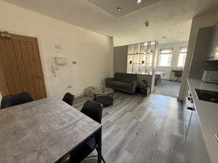 1 bedroom Flat to let in 6-8 George Street, City centre, Hull, HU1