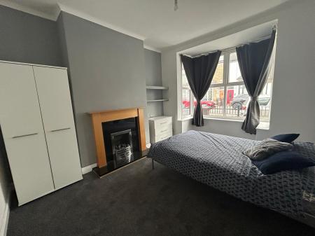 1 bedroom House share to let in De La Pole Avenue, Hull, HU3