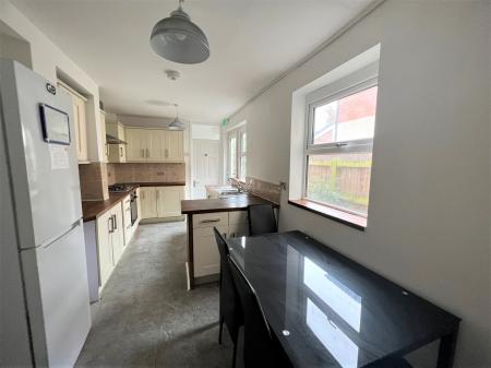1 bedroom House share to let in De La Pole Avenue, Hull, HU3