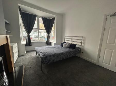 1 bedroom House share to let in De La Pole Avenue, Hull, HU3