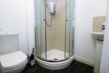 1 bedroom House share to let in De La Pole Avenue, Hull, HU3