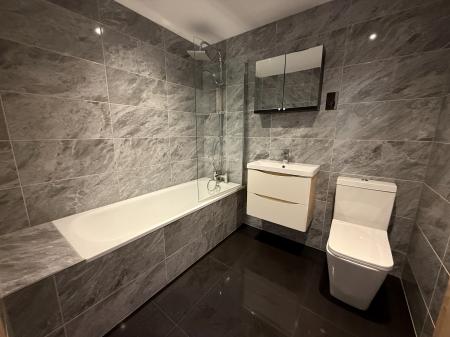 2 bedroom Flat to let in Silvester Street, City centre, Hull, HU1