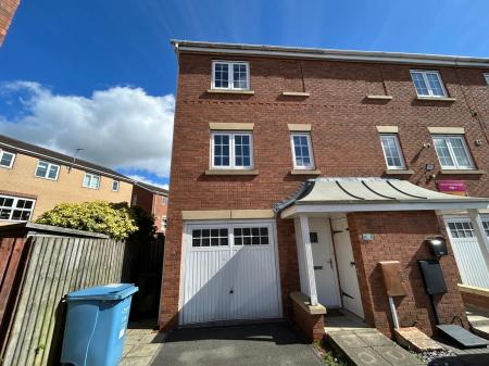 3 bedroom Town house to let in Halecroft Park, Kingswood, Hull, HU7