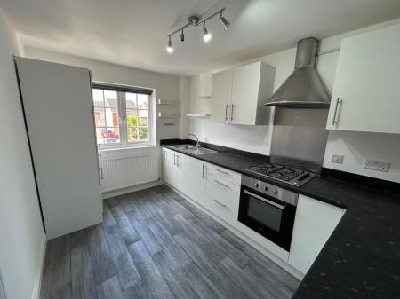 3 bedroom Town house to let in Halecroft Park, Kingswood, Hull, HU7