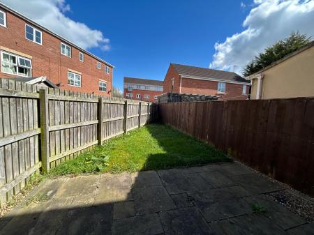 3 bedroom Town house to let in Halecroft Park, Kingswood, Hull, HU7
