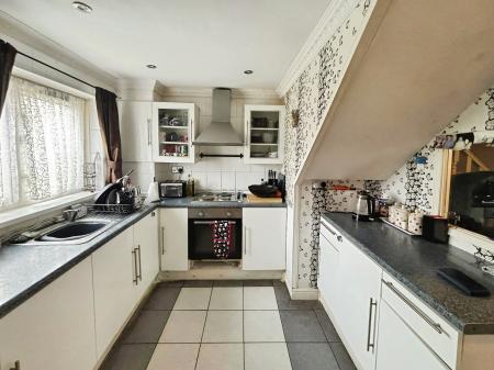 3 bedroom End of terrace house for sale in Manston garth, Hull, HU7