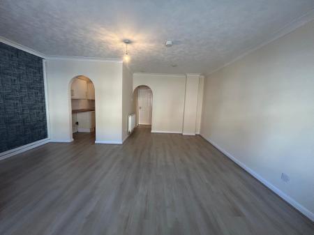 1 bedroom Flat to let in Sandringham Court, Sandringham Street, Hull, HU3