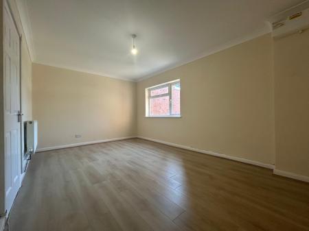 1 bedroom Flat to let in Sandringham Court, Sandringham Street, Hull, HU3