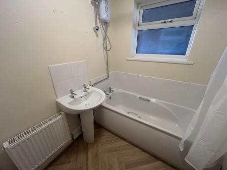 1 bedroom Flat to let in Sandringham Court, Sandringham Street, Hull, HU3
