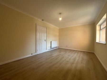 1 bedroom Flat to let in Sandringham Court, Sandringham Street, Hull, HU3