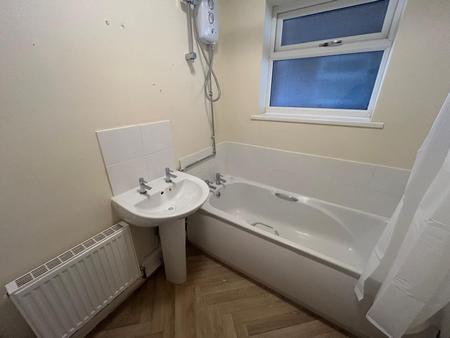 1 bedroom Flat to let in Sandringham Court, Sandringham Street, Hull, HU3