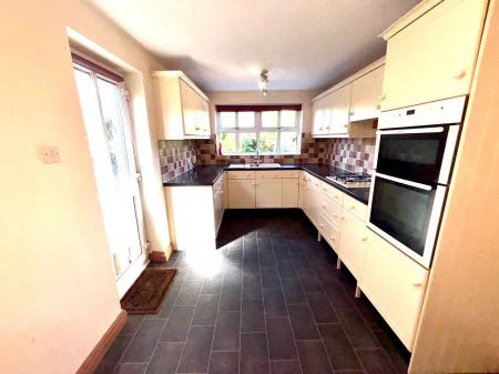 4 bedroom Detached house to let in Poplars Way, Beverley, HU17