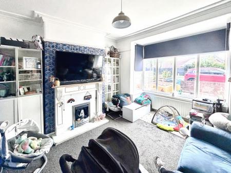 3 bedroom Semi-detached house for sale in Anlaby Park Road South, Hull, HU4