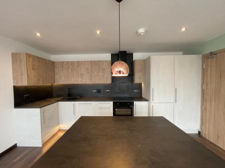 2 bedroom Flat to let in Silvester Street, City centre, Hull, HU1