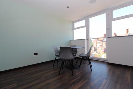 2 bedroom Flat to let in Silvester Street, City centre, Hull, HU1