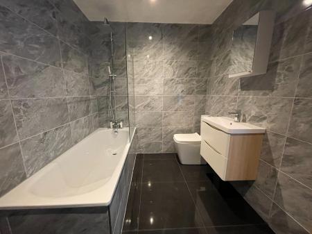 2 bedroom Flat to let in Silvester Street, City centre, Hull, HU1