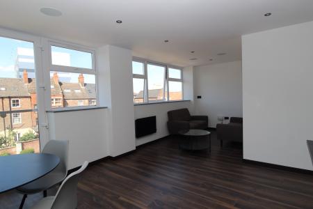 2 bedroom Flat to let in Silvester Street, City centre, Hull, HU1