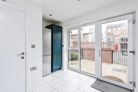 3 bedroom Terraced House for sale in Scotts Square, Hull, HU1