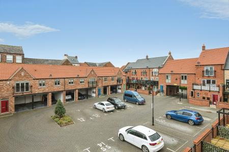 3 bedroom Terraced House for sale in Scotts Square, Hull, HU1