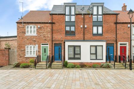 3 bedroom Terraced House for sale in Scotts Square, Hull, HU1