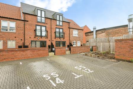 3 bedroom Terraced House for sale in Scotts Square, Hull, HU1