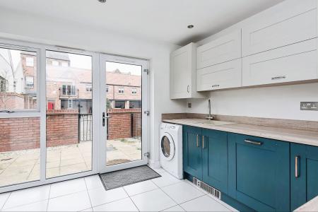3 bedroom Terraced House for sale in Scotts Square, Hull, HU1