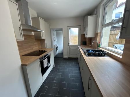 1 bedroom House share to let in Walliker Street, Hull, HU3