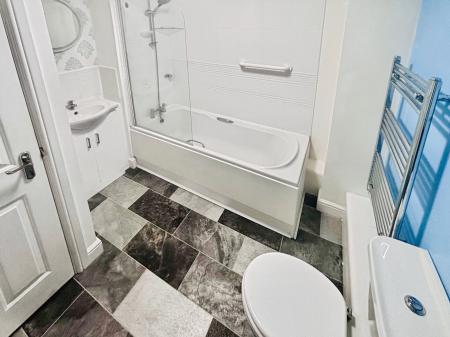 2 bedroom Flat for sale in Dunsley House Hessle Road, Hull, HU4