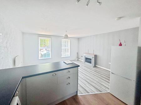 2 bedroom Flat for sale in Dunsley House Hessle Road, Hull, HU4