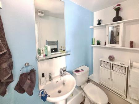 2 bedroom Flat for sale in Dunsley House Hessle Road, Hull, HU4