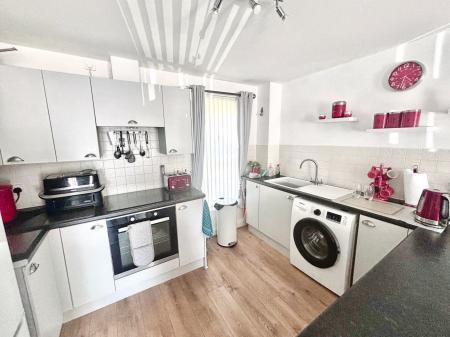 2 bedroom Flat for sale in Dunsley House Hessle Road, Hull, HU4