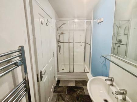 2 bedroom Flat for sale in Dunsley House Hessle Road, Hull, HU4