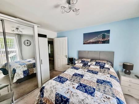 2 bedroom Flat for sale in Dunsley House Hessle Road, Hull, HU4