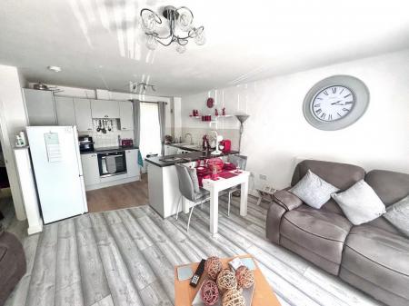 2 bedroom Flat for sale in Dunsley House Hessle Road, Hull, HU4
