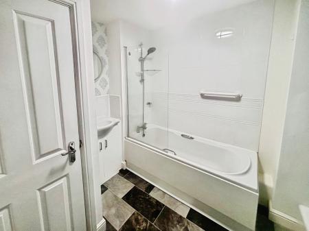 2 bedroom Flat for sale in Dunsley House Hessle Road, Hull, HU4