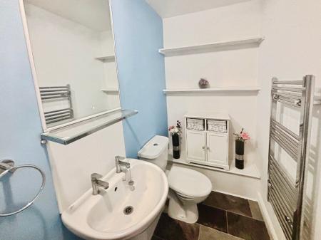 2 bedroom Flat for sale in Dunsley House Hessle Road, Hull, HU4