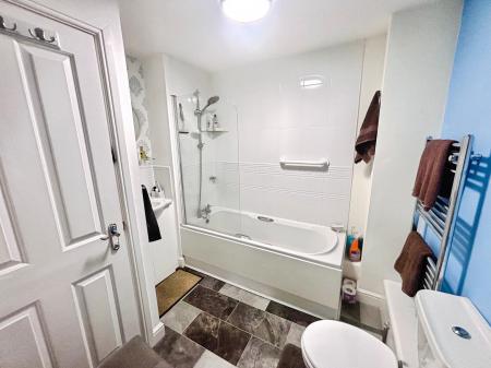2 bedroom Flat for sale in Dunsley House Hessle Road, Hull, HU4