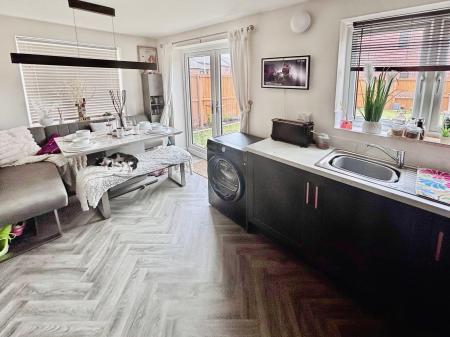 4 bedroom Detached house for sale in Dockers Drive, HU9, Hull, HU9