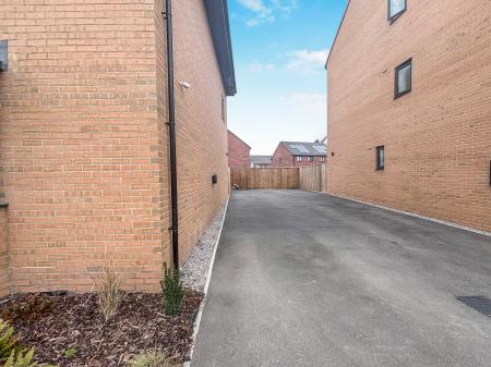 4 bedroom Detached house for sale in Dockers Drive, HU9, Hull, HU9