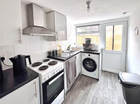 2 bedroom End of terrace house for sale in Alaska Villas, Barnsley Street, Hull, HU8
